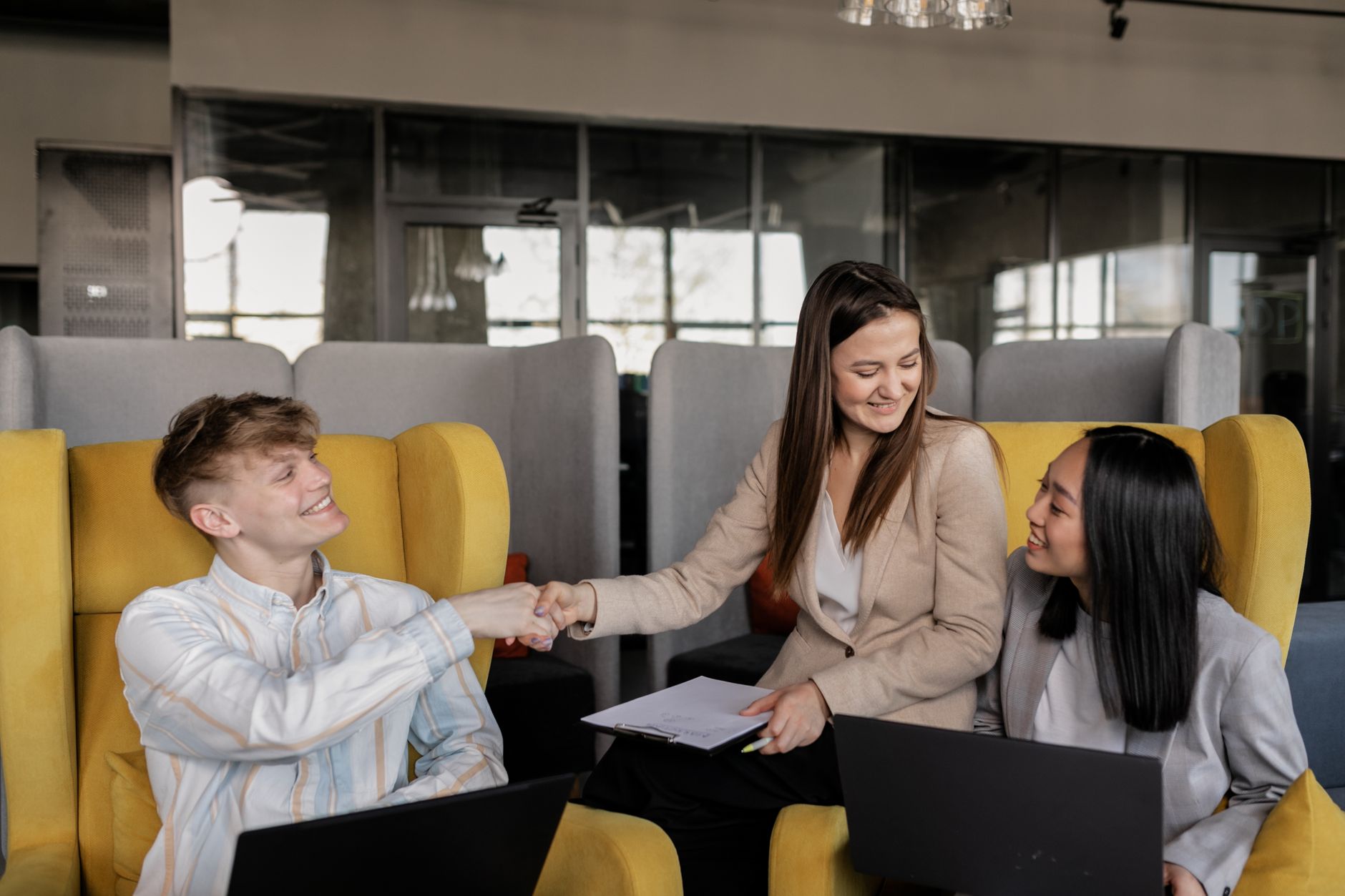 Freelances & Artisans : Comment automatiser l'accueil d'un nouveau client (Zero paperasse)