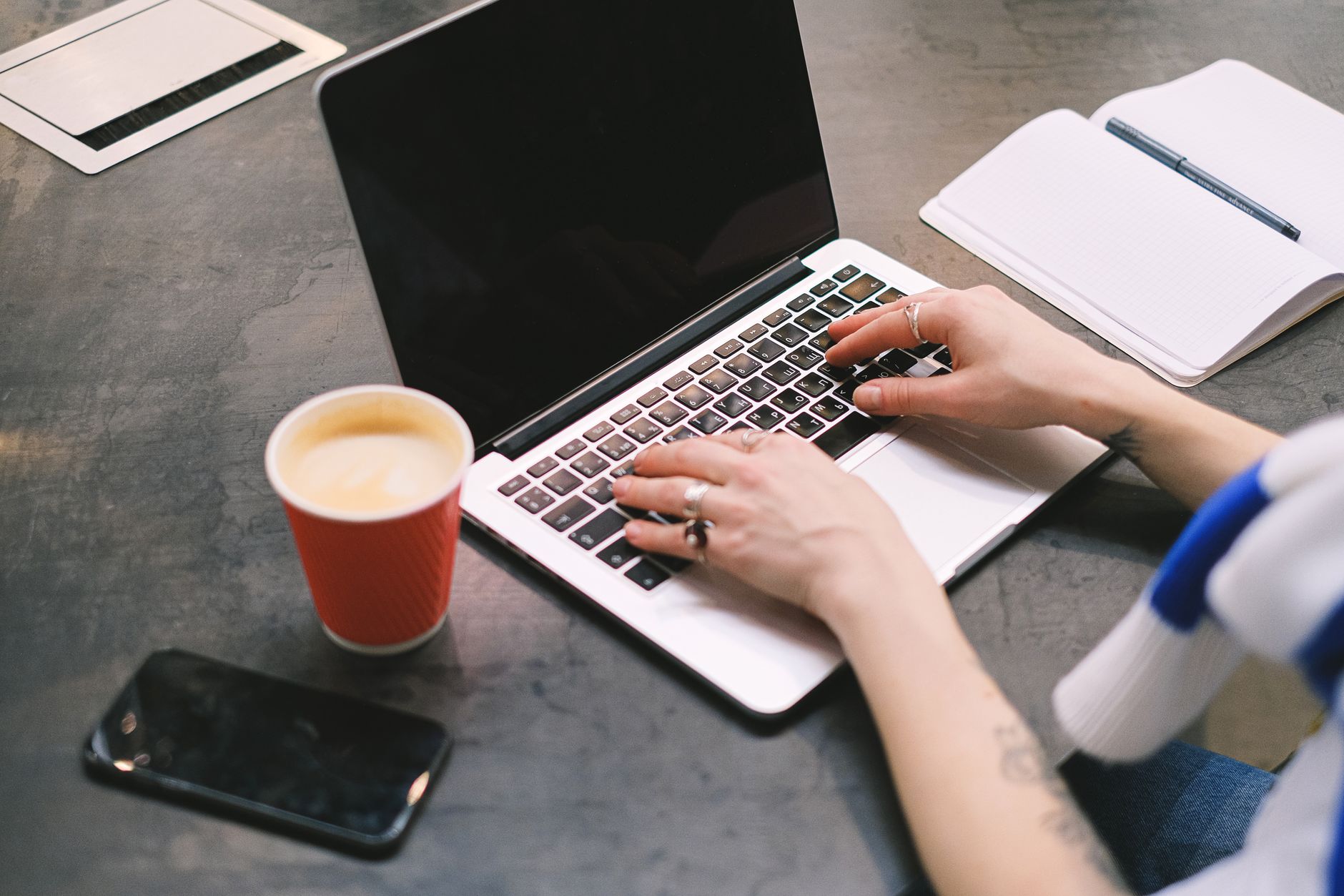 Comment utiliser ChatGPT pour rediger des mails de relance de factures impayees (Sans perdre ses clients)