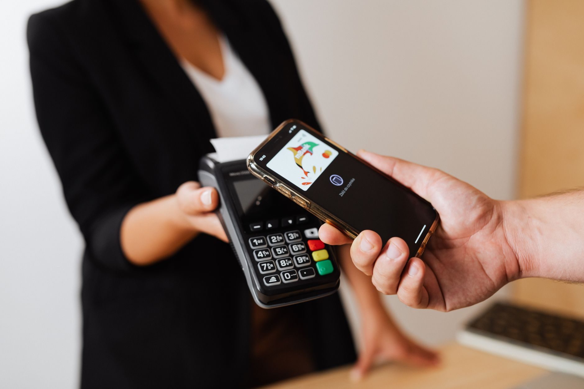 Comment accepter les paiements par carte bancaire sur son smartphone sans TPE ?