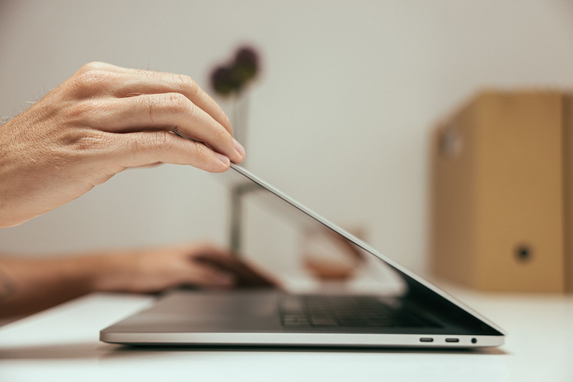 Indépendants : Comment préparer son activité avant de partir en vacances (sans rien faire exploser)