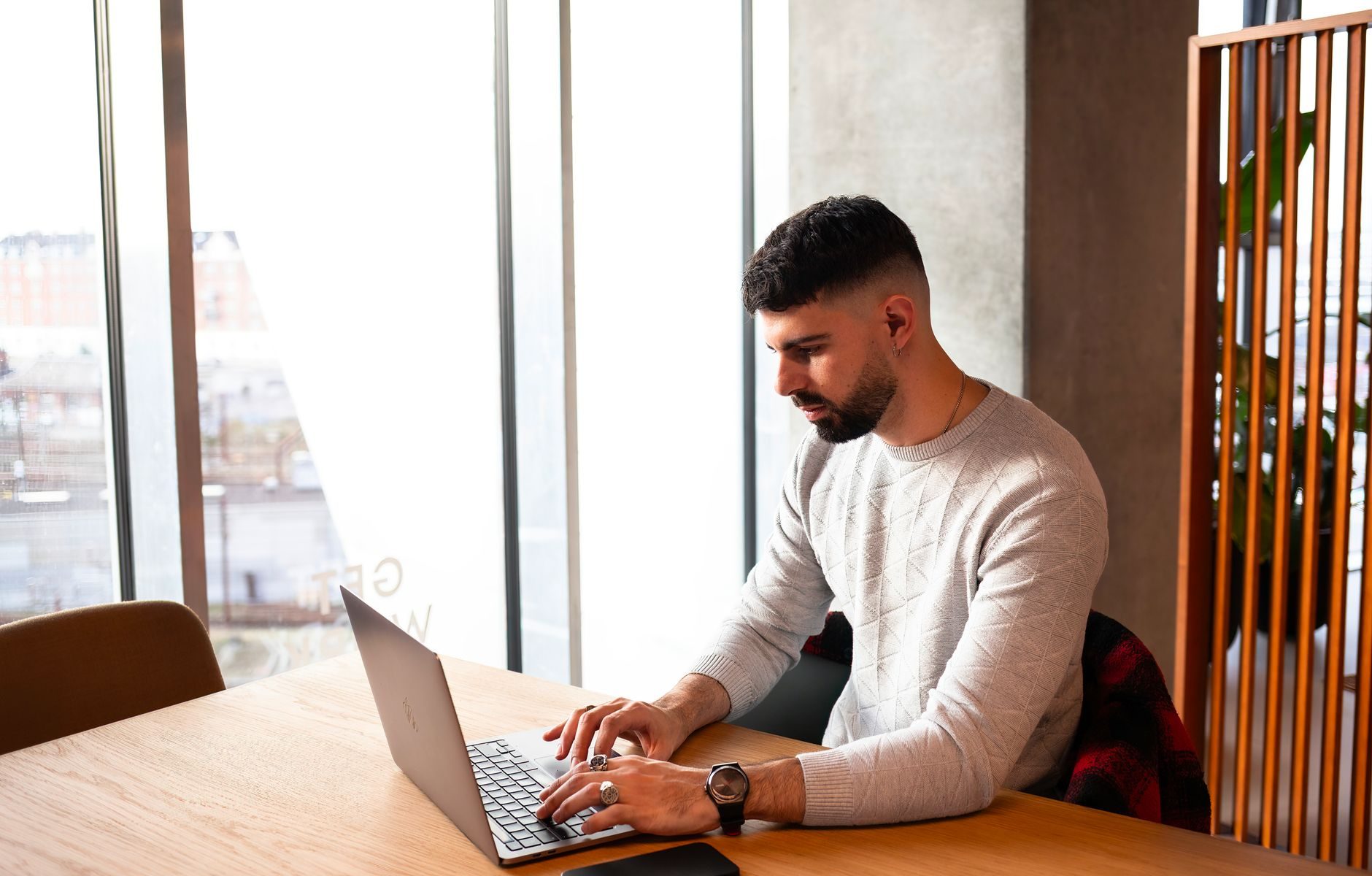 Créer son propre outil en "Vibe Coding" ou payer un SaaS : Pourquoi l'IA ne remplacera pas la tranquillité d'esprit